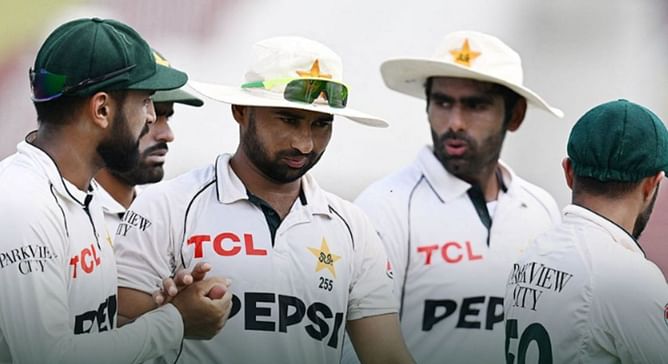 “Even a mohalla team is better than them” – Danish Kaneria reacts to Pakistan’s 0-2 series loss to Bangladesh