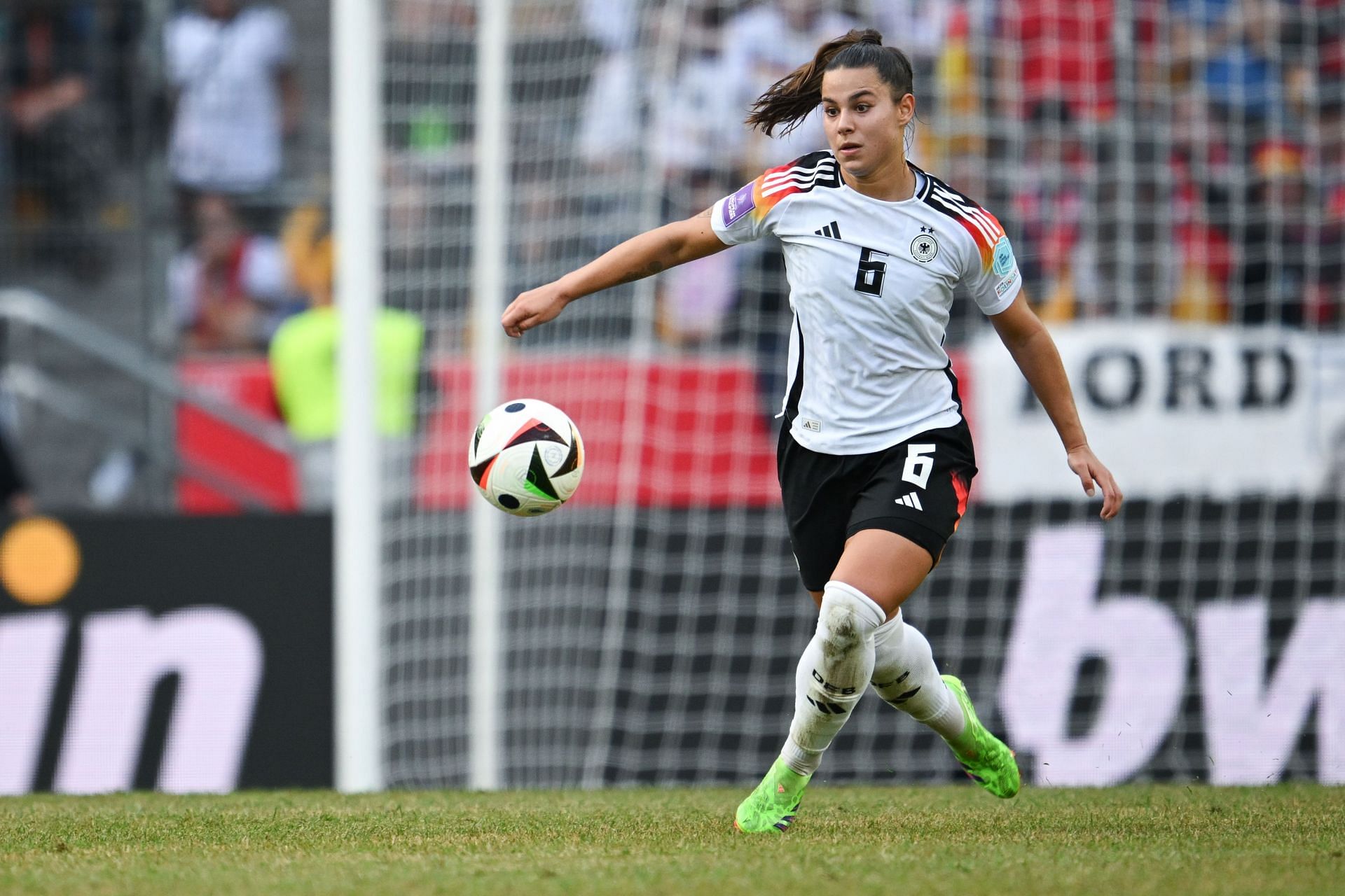 Lena Oberdorf playing for Germany (Image via Getty)