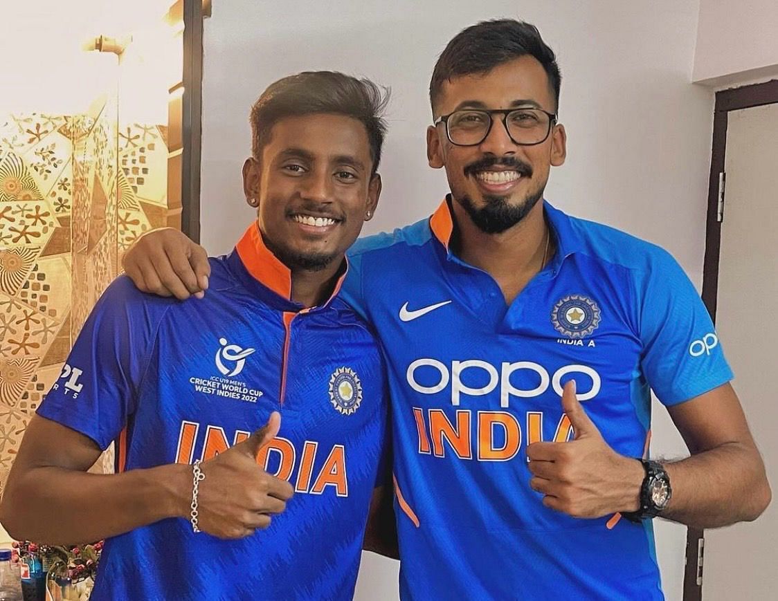 Abishek and <a href='https://www.sportskeeda.com/player/ishan-porel' target='_blank' rel='noopener noreferrer'>Ishan Porel</a> celebrate India's 2024 T20 World Cup win