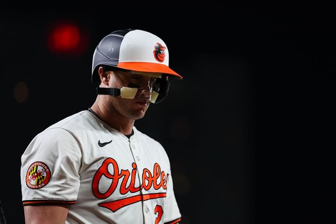 "We are seeing Orioles downfall"; "Why is this clown playing" - Yankees fans mock catcher James McCann after horrific home plate error against Giants