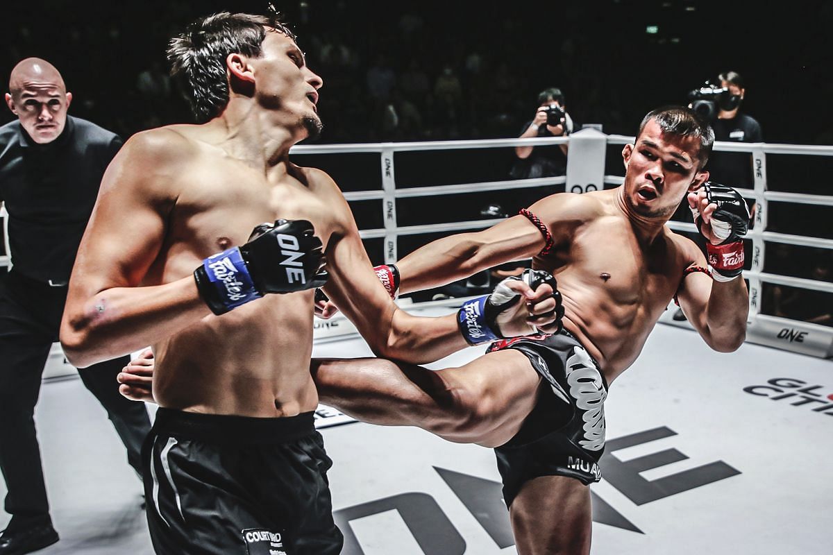 Nong-O Hama fighting Alaverdi Ramazanov | Image credit: ONE Championship