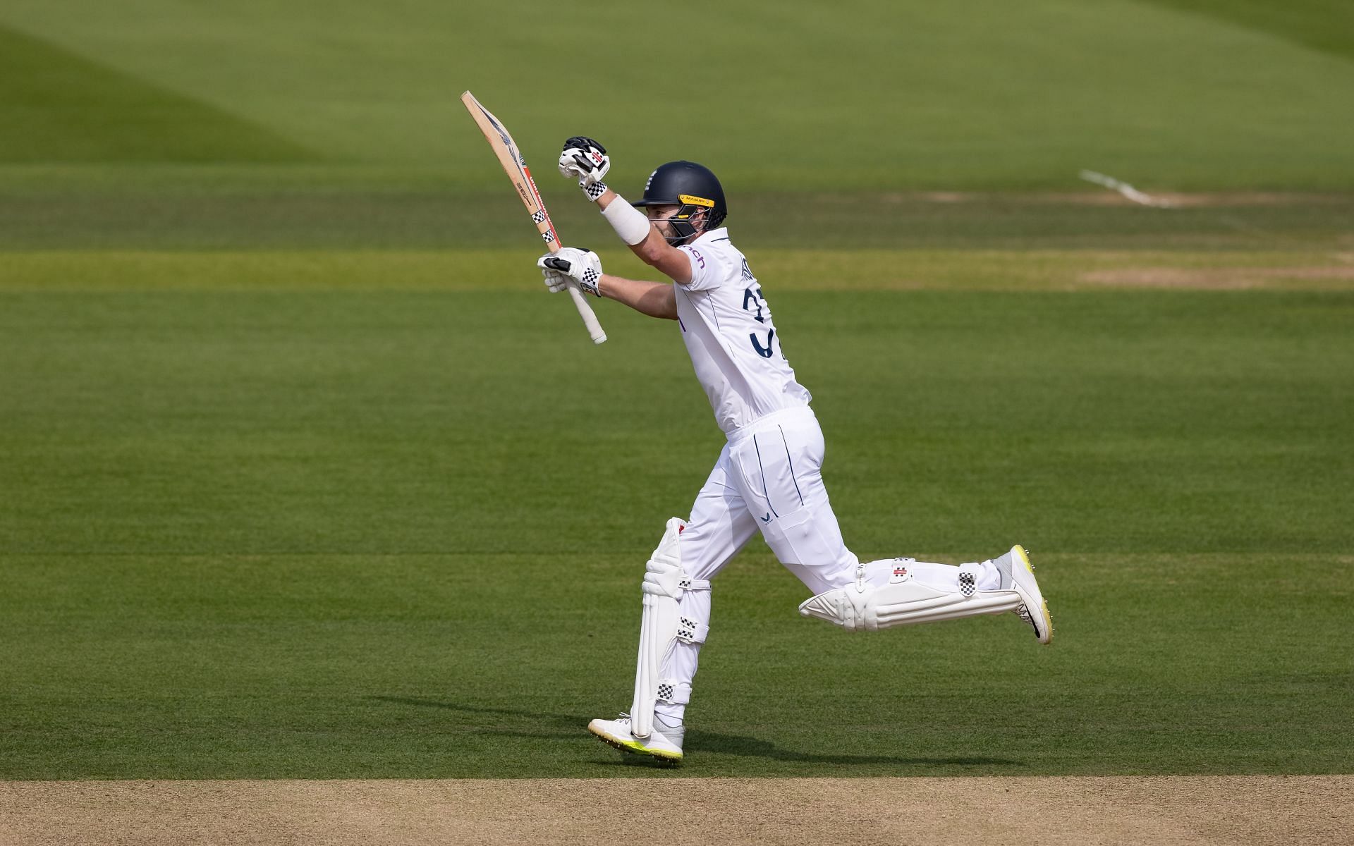 Gus Atkinson celebrates his hundred at Lord’s. (Image Credits: Getty Images)