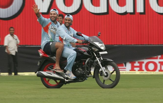5 times MS Dhoni showed his love for bikes