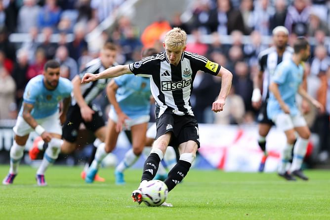 “He initiated contact” - England legend suggests Anthony Gordon dived to win penalty in Newcastle draw with Manchester City