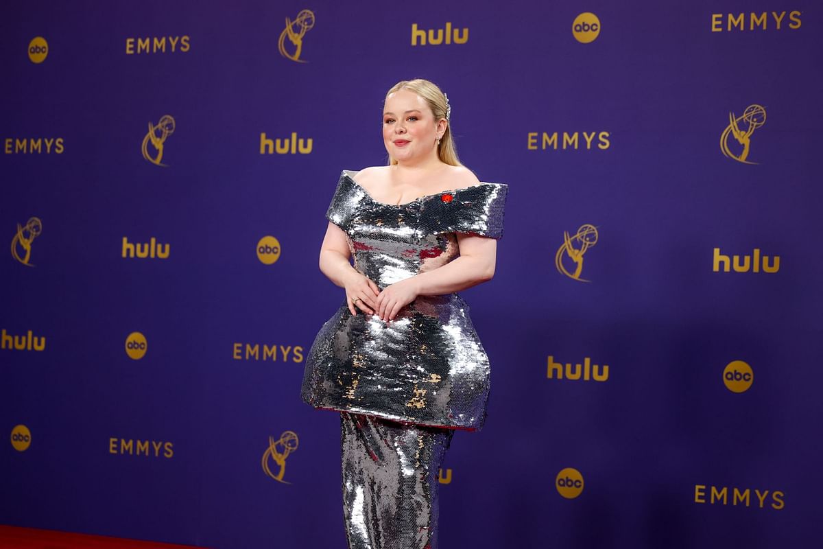 "Whoever managed this carpet needs to be fired" — Fans react to Nicola Coughlan being disrupted