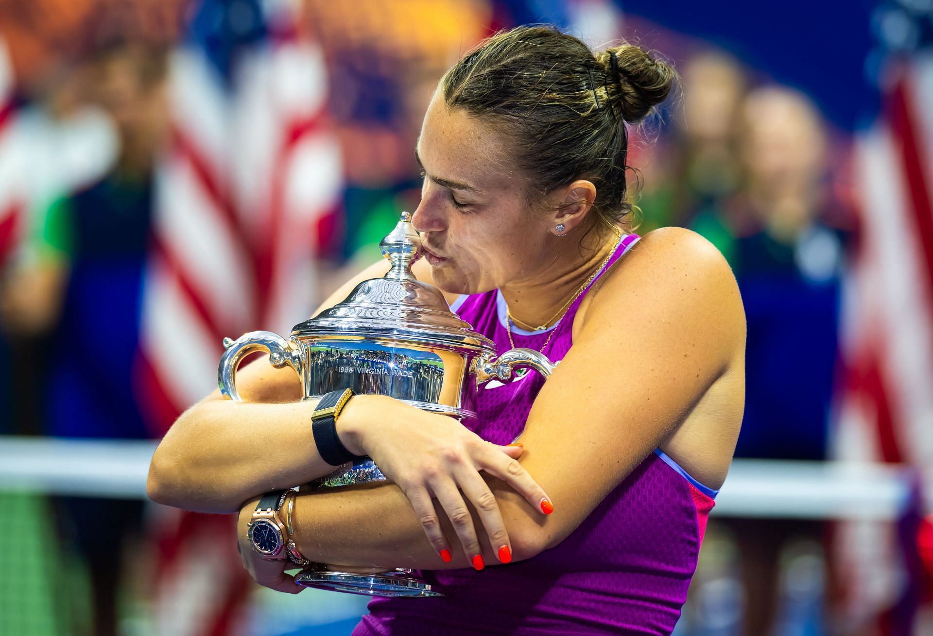 Aryna Sabalenka with the 2024 US Open women&#039;s singles trophy (Source: Getty)