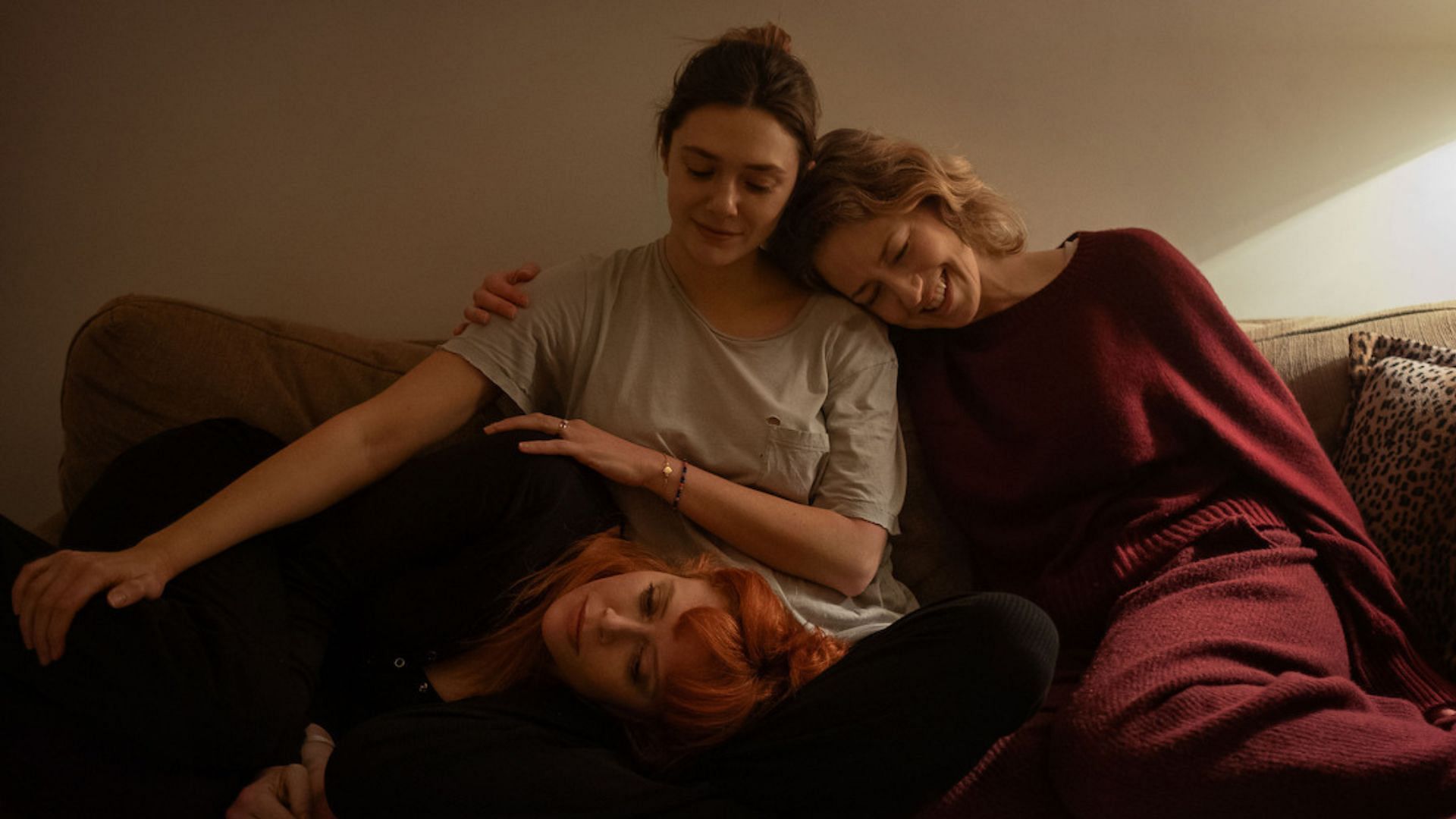 A still from His Three Daughters (Image via Netflix)