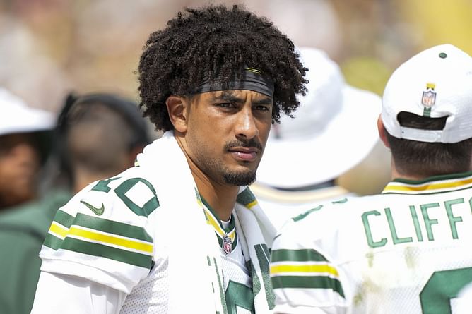 Jordan Love wins over Brett Favre by sporting Packers legend's No. 4 jersey ahead of Vikings clash