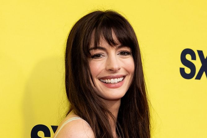 Anne Hathaway says she believes in signs and recalls receiving one from her grandmother who died when she was eight