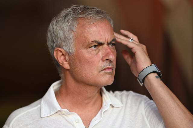 Jose Mourinho receives yellow card for hilarious laptop protest against ...