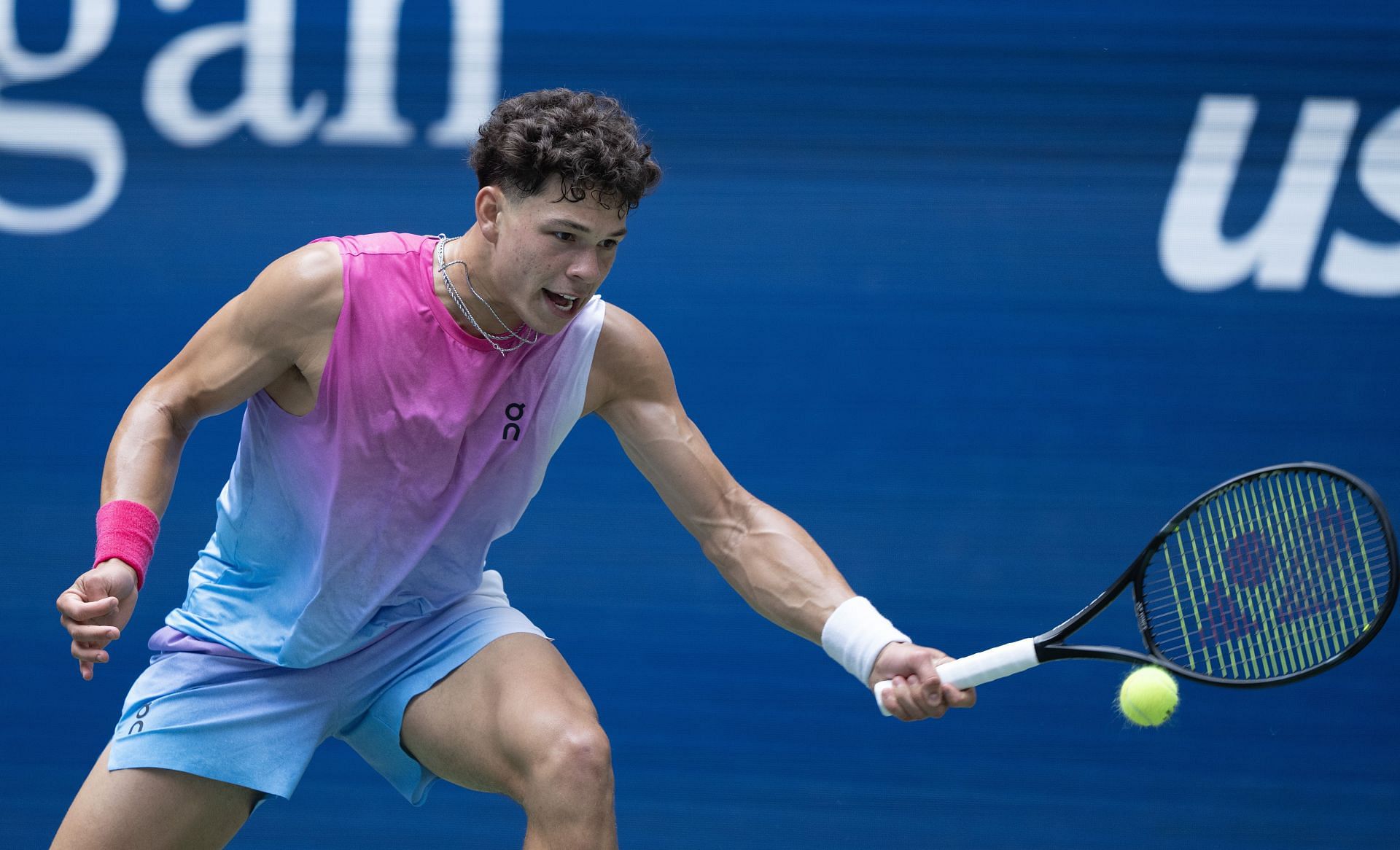 Frances Toafie plays a forehand in a match against Frances Tiafoe at the 2024 US Open (Image via Getty)