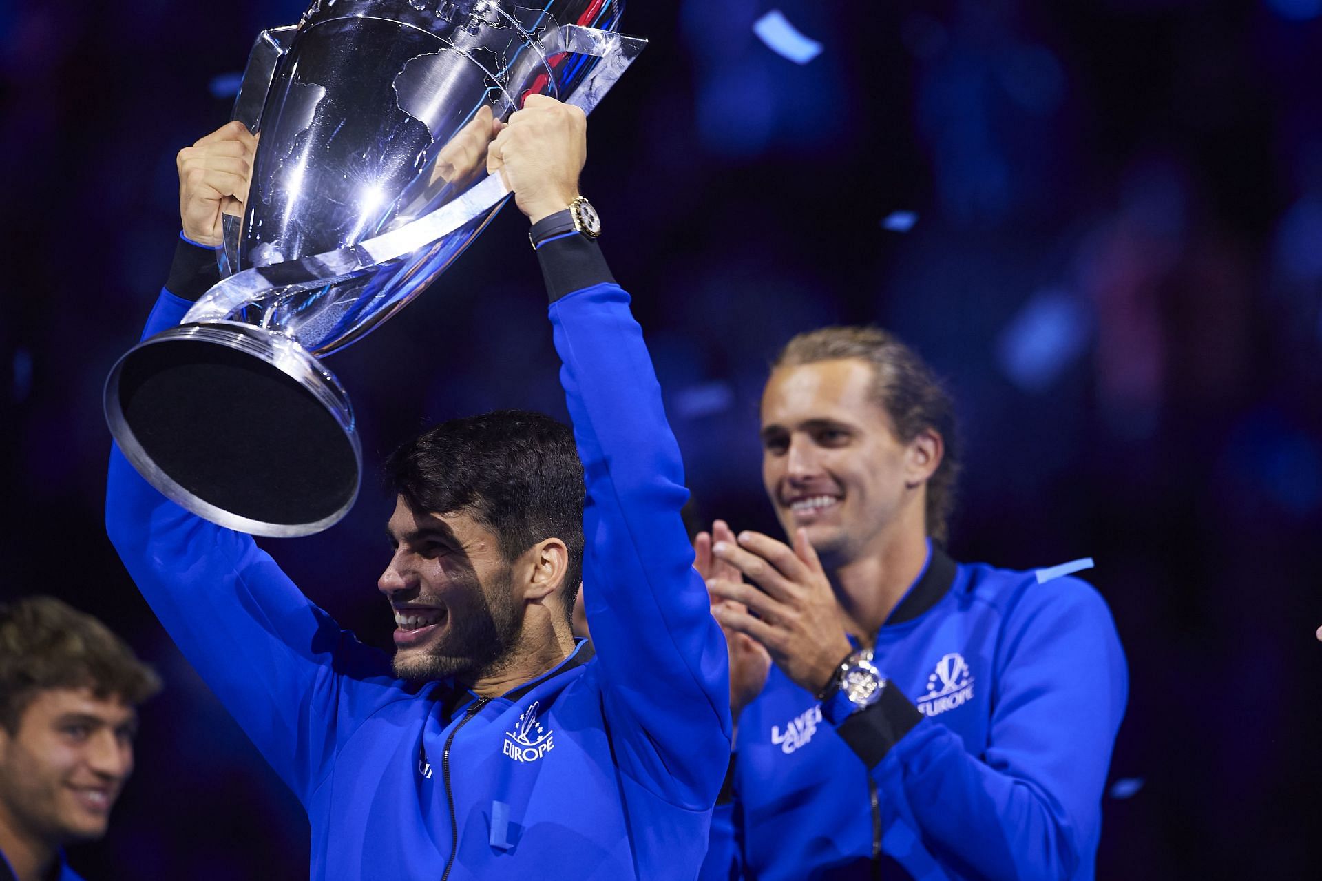 Carlos Alcaraz with the Laver Cup on the third day of the tournament in Berlin (Image via: Getty Images)