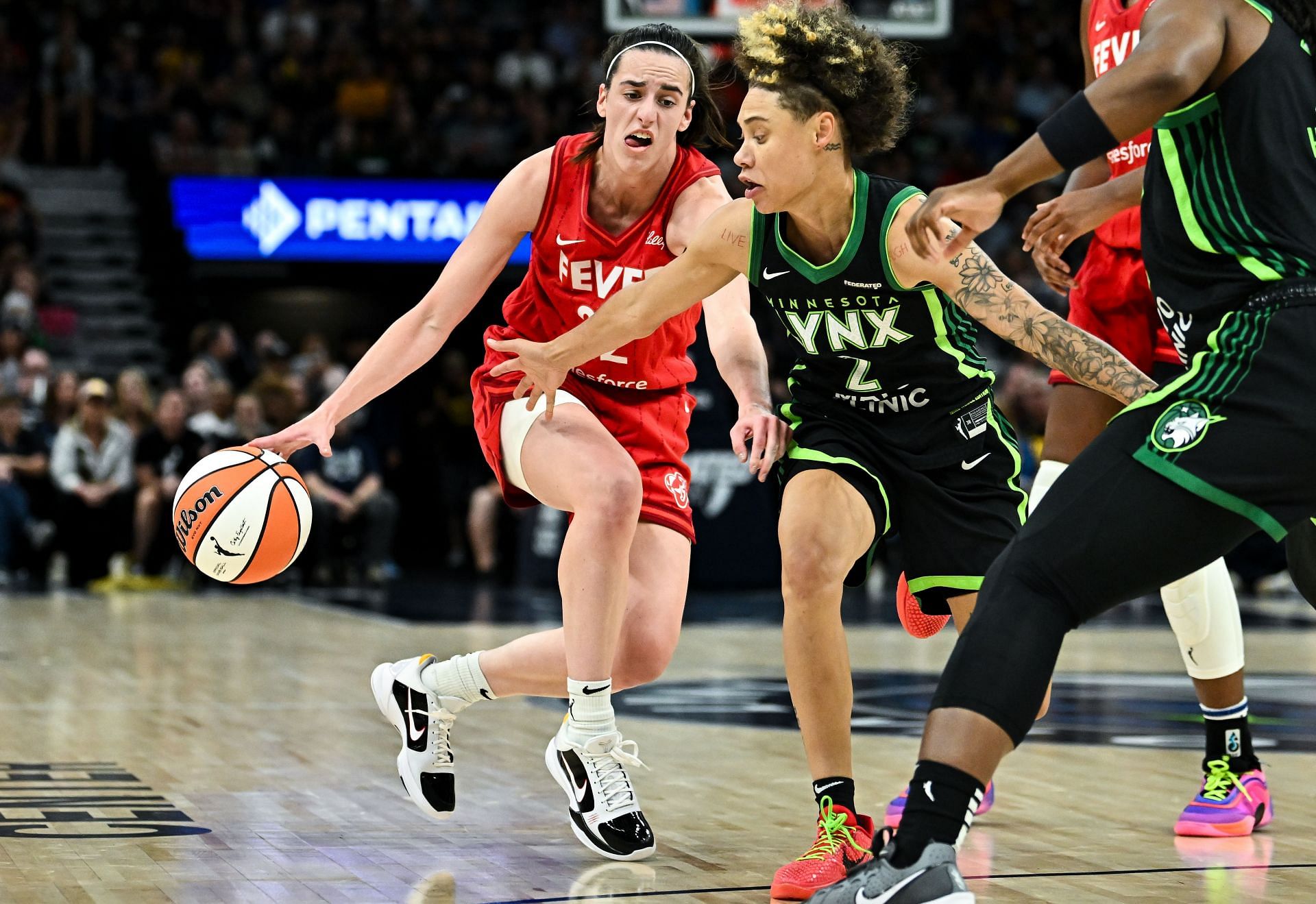 Indiana Fever guard Caitlin Clark vs. Minnesota Lynx guard Natisha Hiedeman - Source: Getty