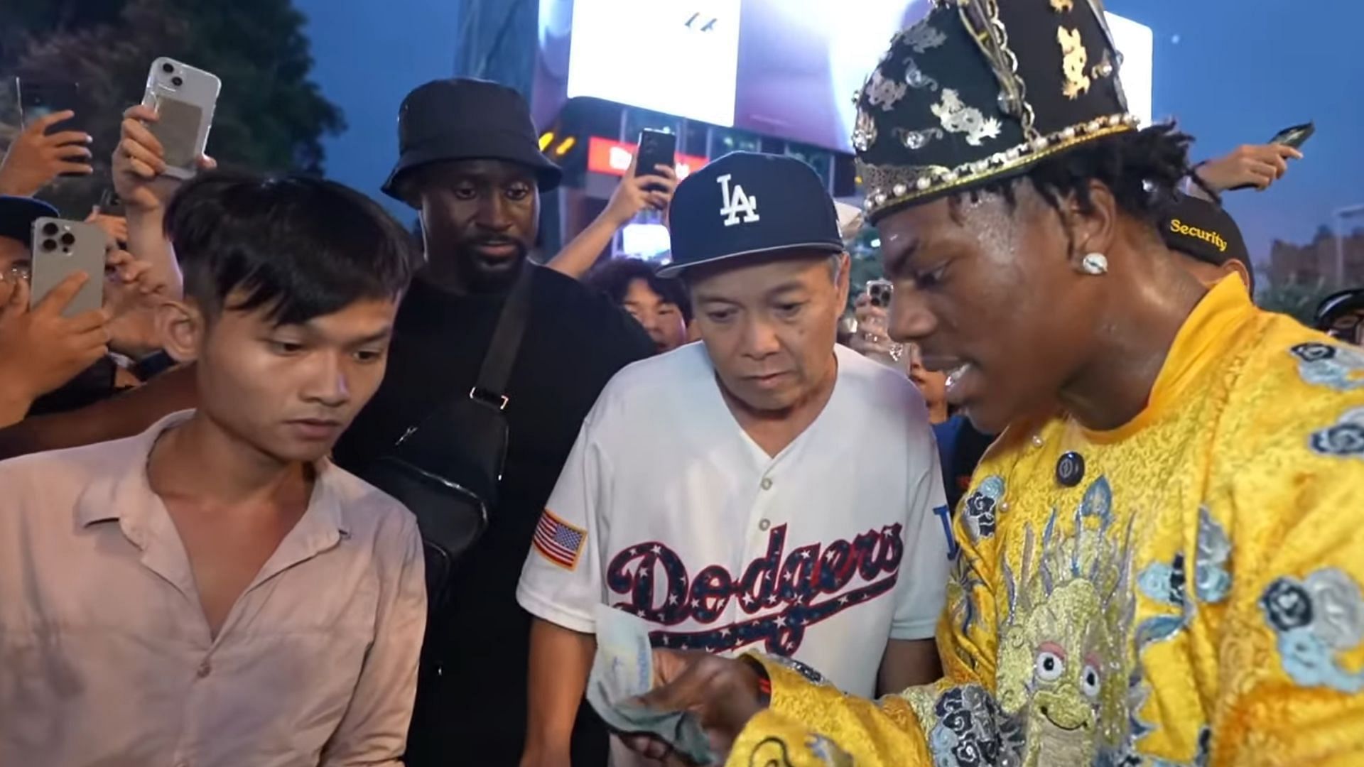 IShowSpeed&#039;s interaction with local Vietnamese vendors made headlines within the country (Image via IShowSpeed/YouTube)