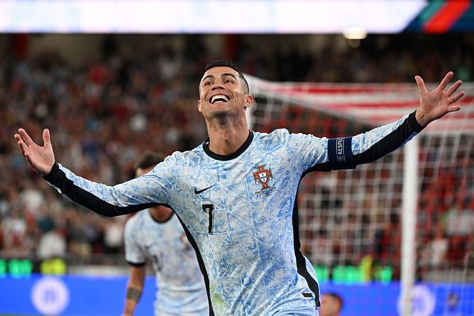 "I was surprised at the time" - Ex-Portugal star claims Cristiano Ronaldo told him that he'd leave football at the age of 30