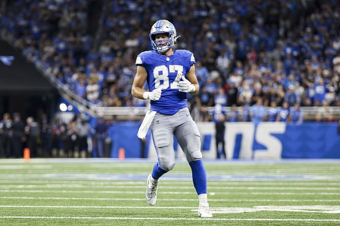 What happened to Sam LaPorta? Lions TE carted off the field after taking brutal hit vs Cardinals