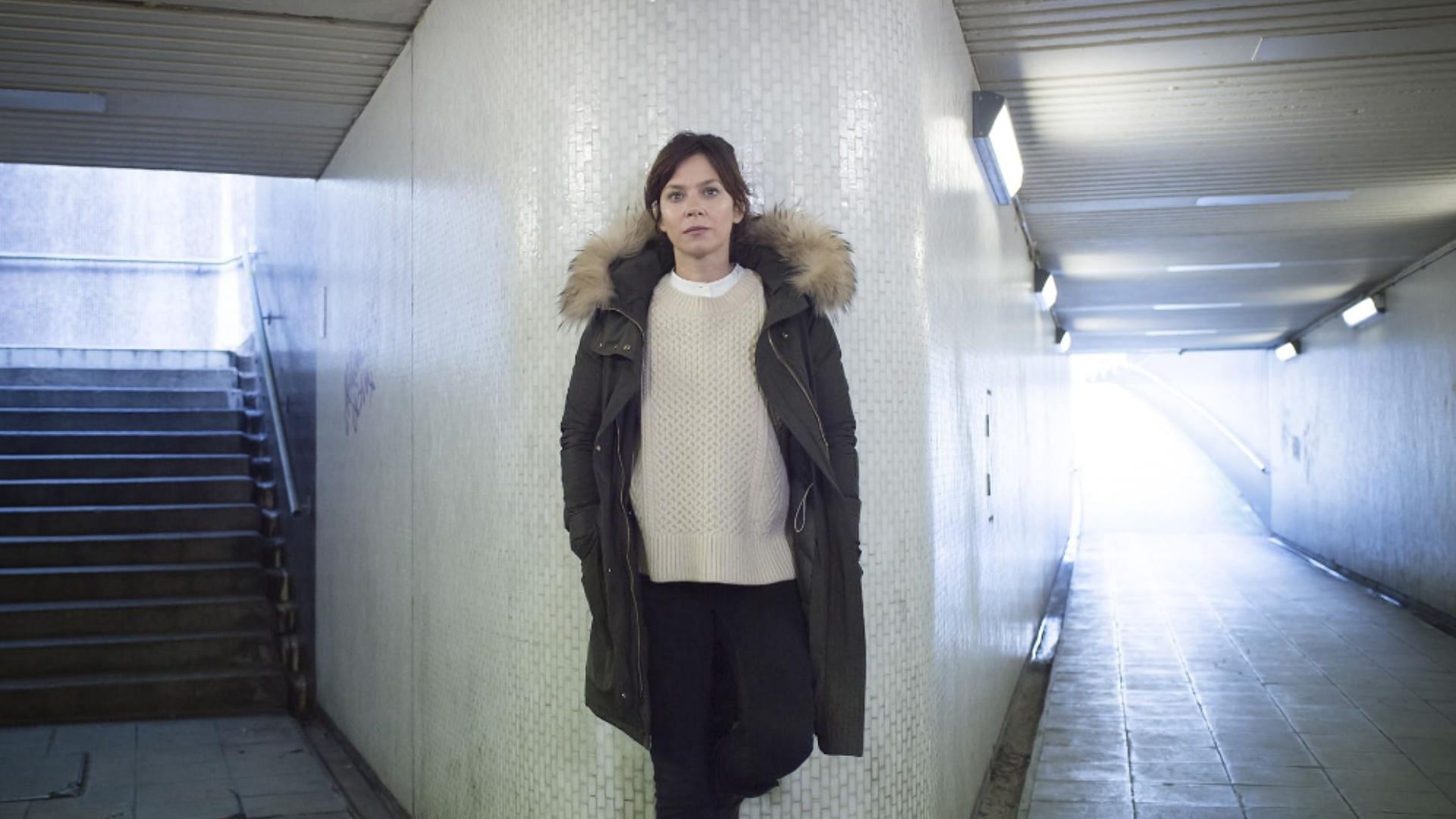 Anna Friel in Marcella (2016) (image via Netflix)