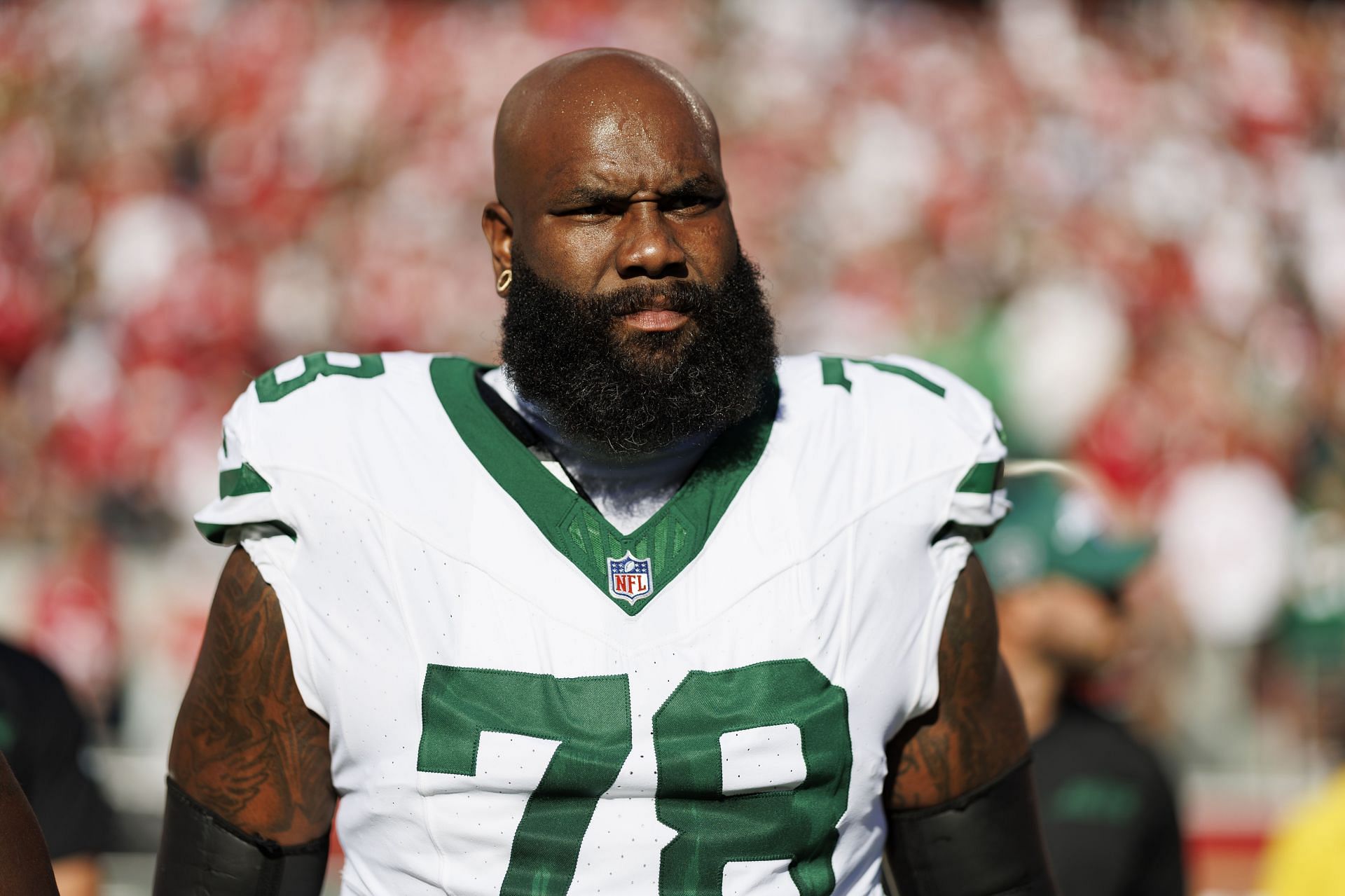 What happened to Moses? Jets OT falls on field in pain during