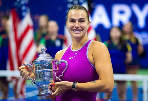 Aryna Sabalenka poses with the 2024 US Open trophy (Source: Getty)