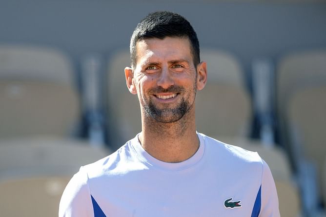WATCH: Novak Djokovic interacts with fans & hands out gifts in first training session ahead of Serbia's Davis Cup encounter with Greece
