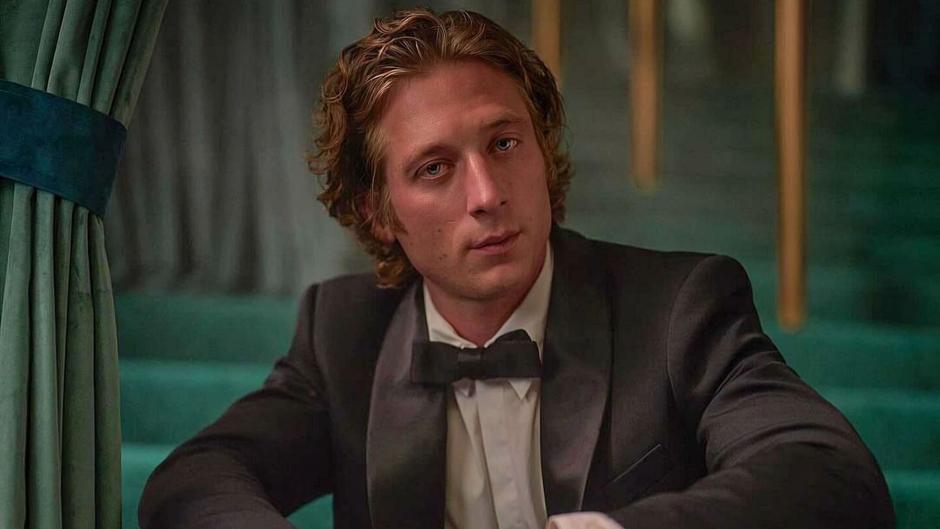 Actor Jeremy Allen White, who won the Emmy for Best Lead Actor for his role as Carmy on The Bear (via @hulu / Instagram)