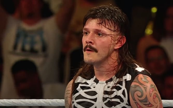 Dominik Mysterio loses to legendary 23-time Champion after SmackDown goes off the air; insane 227-day streak continues