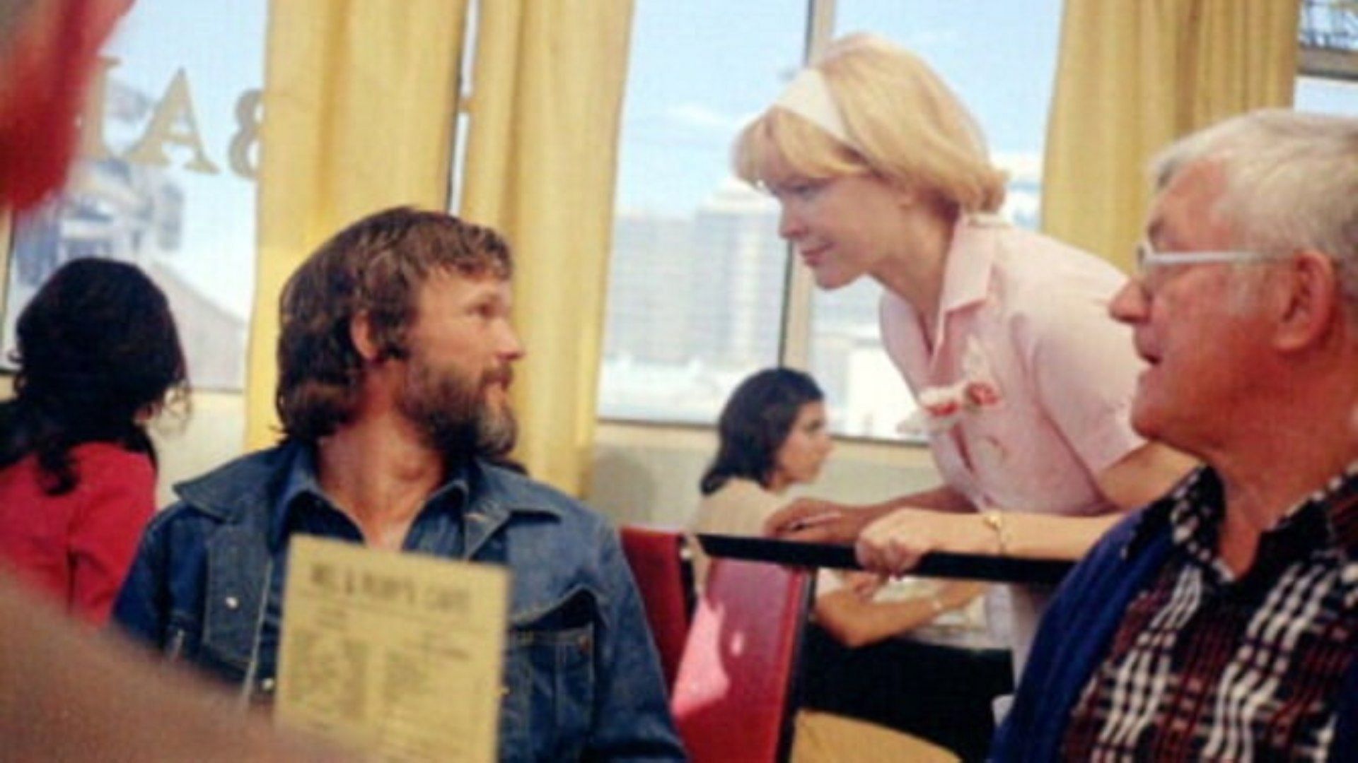 Kris Kristofferson and Ellen Burstyn in Alice Doesn&#039;t Live Here Anymore (Image via Warner Bros.)