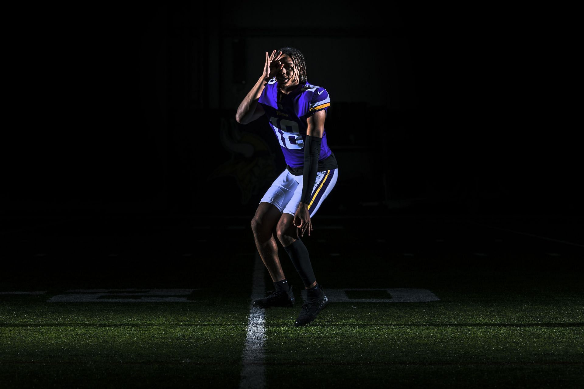 Minnesota Vikings wide receiver Justin Jefferson performing the Griddy (Image via Getty)