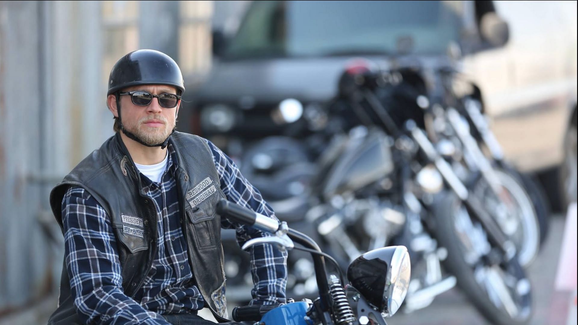 Charlie Hunnam in Sons of Anarchy (Image via FX)