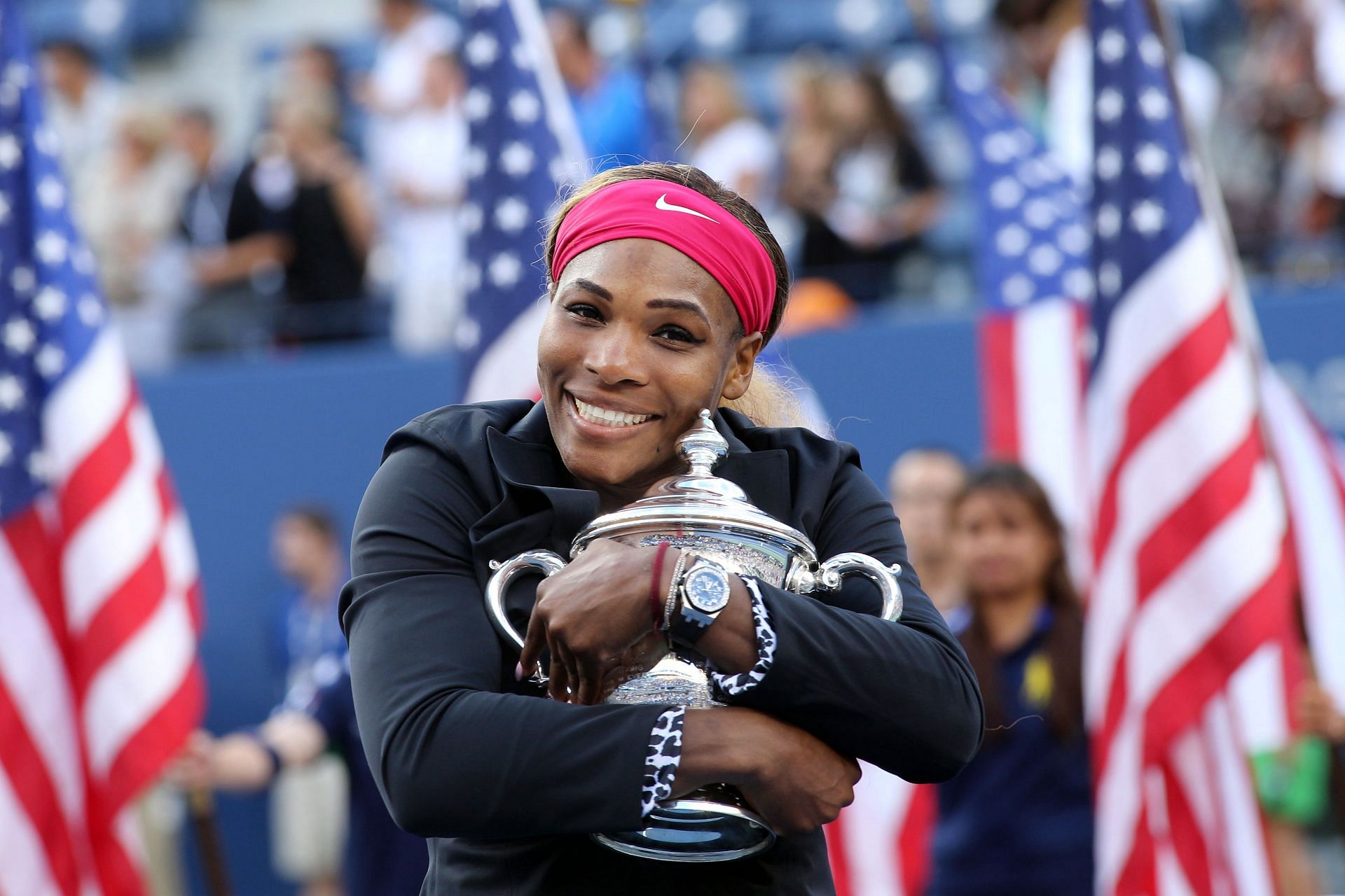 Serena Williams poses with the 2014 US Open women&#039;s singles title (Source: Getty)