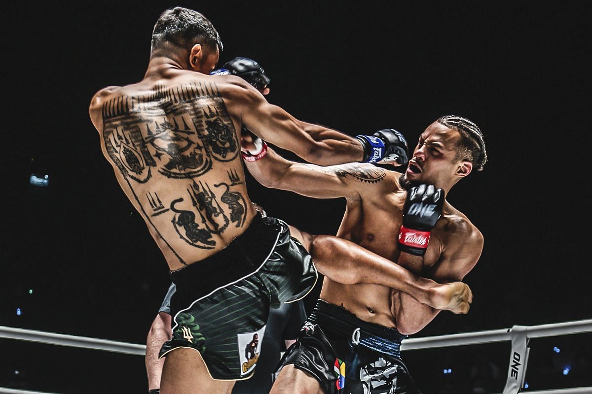 Regian Eersel fighting Sinsamut | Image credit: ONE Championship