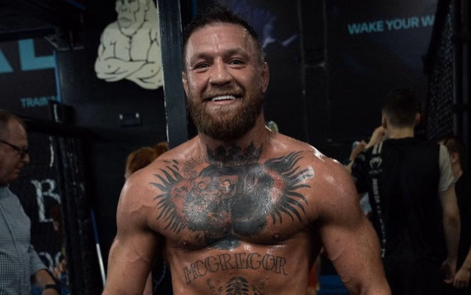 When Conor McGregor finally paid back 15-year-old debt from plumbing days after mega money fight with Floyd Mayweather