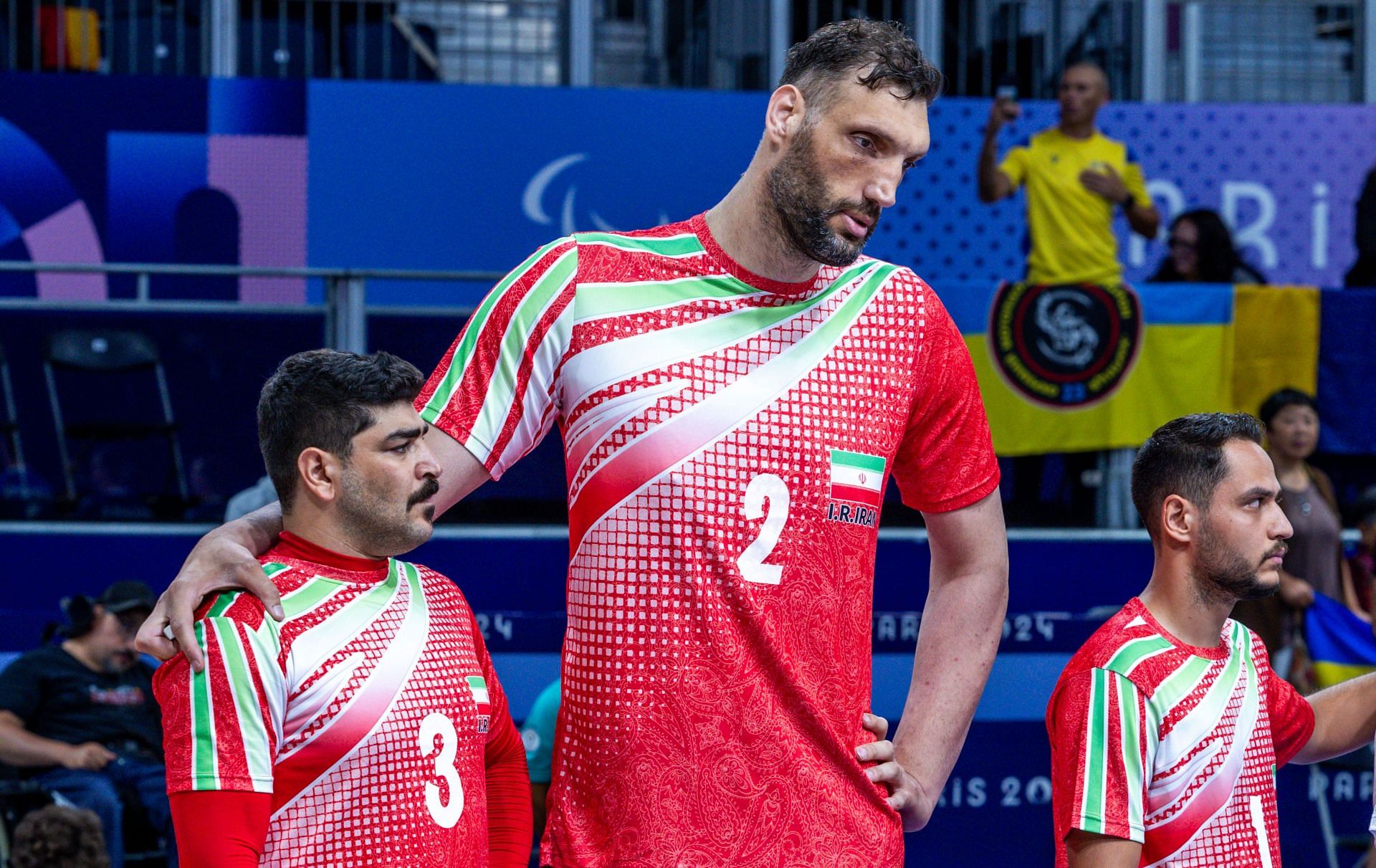 Morteza Mehrzadselakjani (middle) at the 2024 Paris Paralympics (Image via Getty)