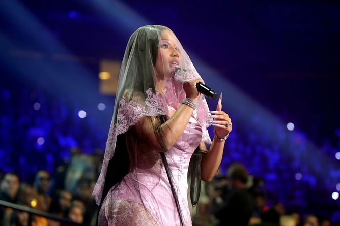 "What a collaboration!" — Internet reacts to Nicki Minaj bringing out Big Sean at her Los Angeles concert