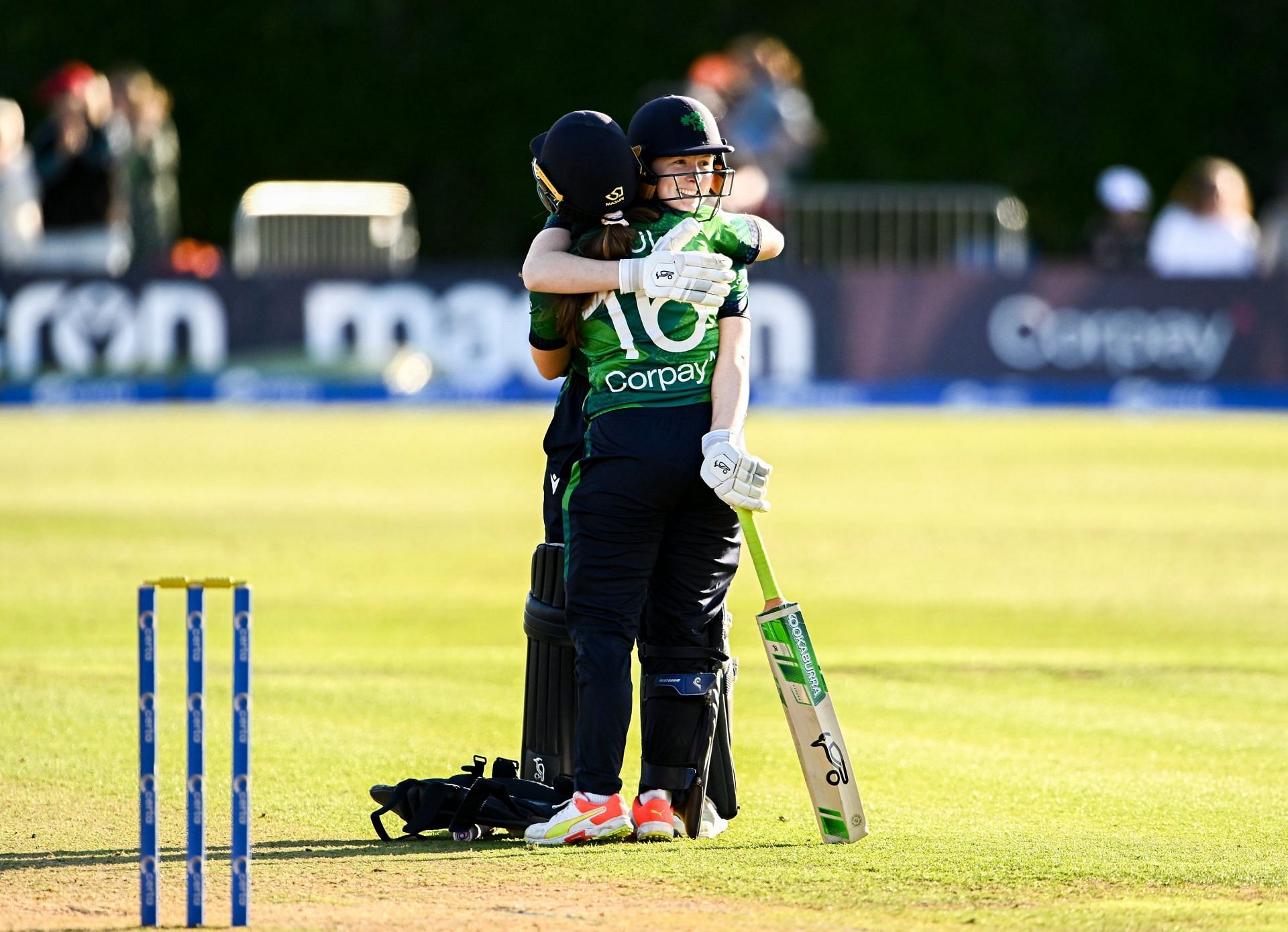 Ireland players celebrate their historic win. (Credits: Ireland women