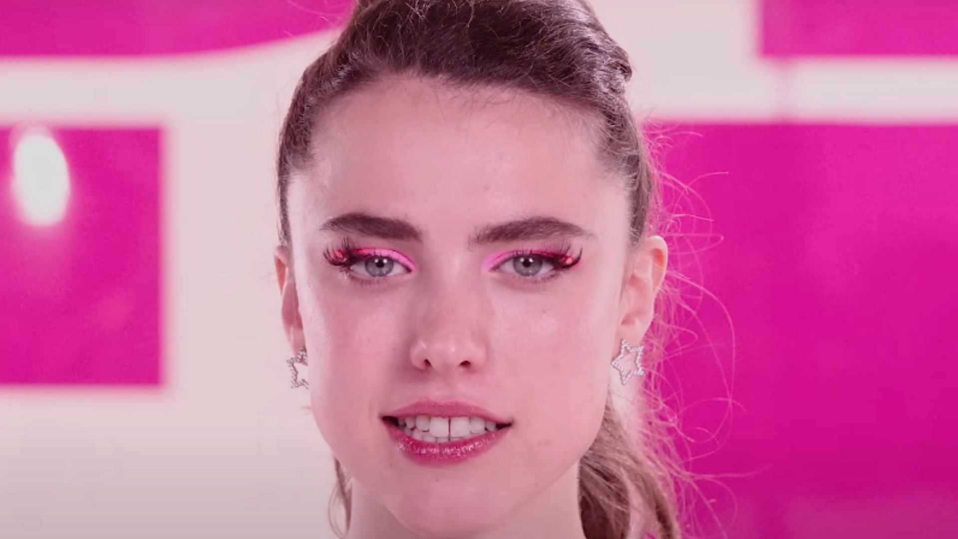 Margaret Qualley as Sue (Image via MUBI)