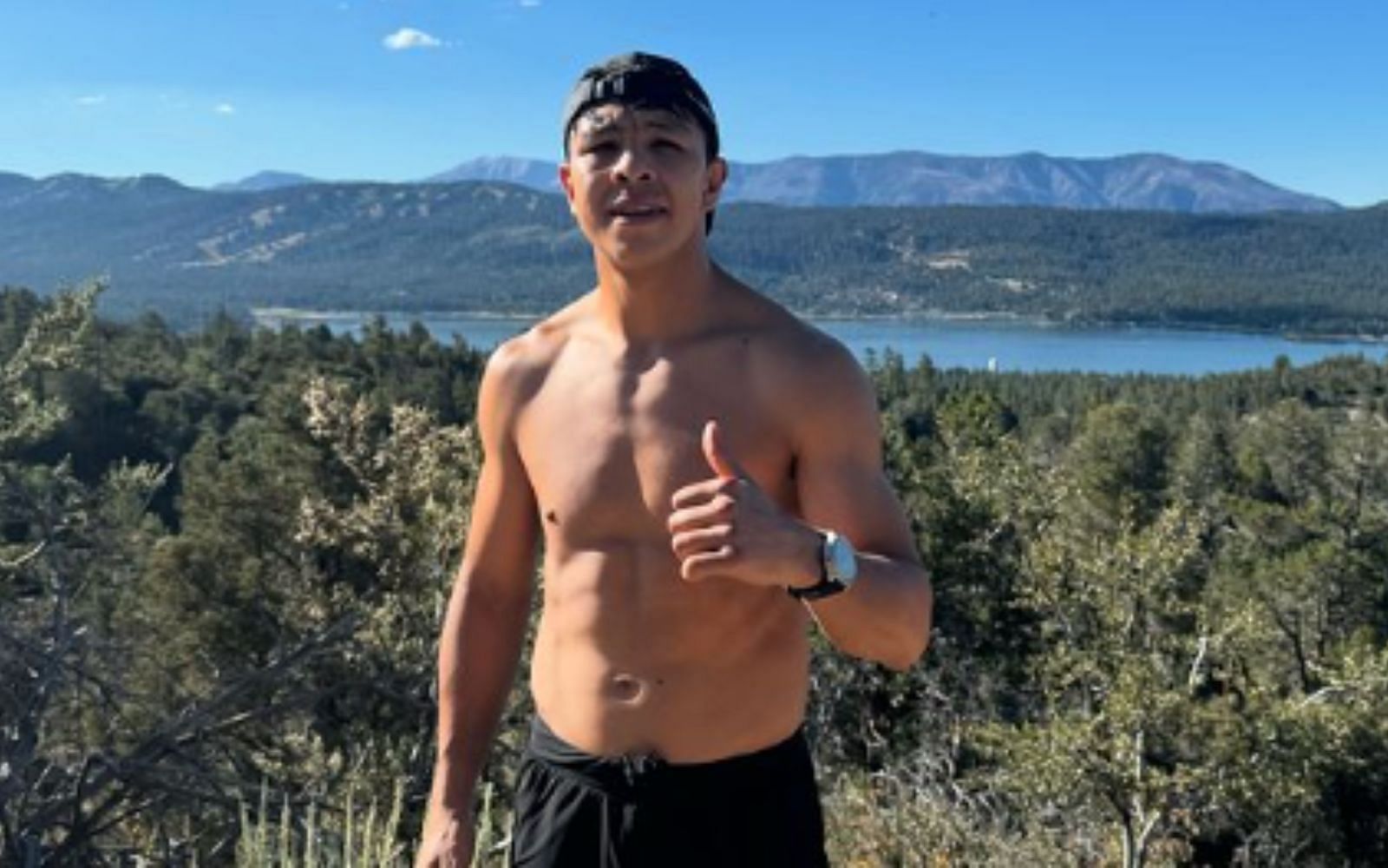 Who trains Jaime Munguia?