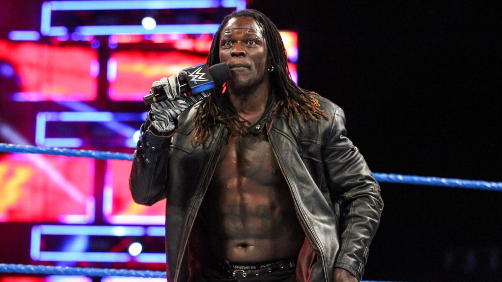 R-Truth is a former United States Champion! [Image via WWE.com]