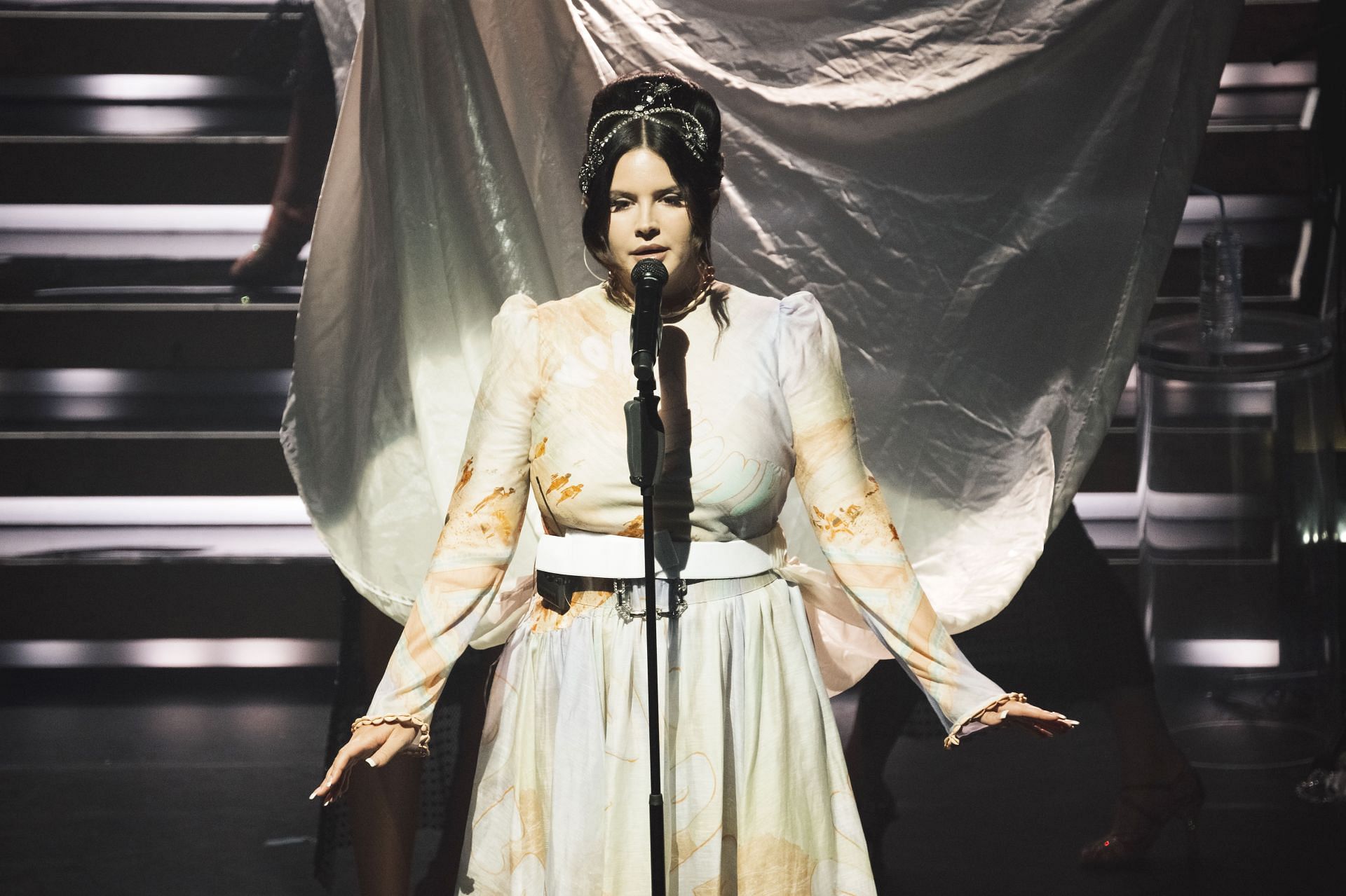 Lana Del Rey delivers a mesmerizing performance at L&#039;Olympia in Paris. (Image via Getty/Kristy Sparow)