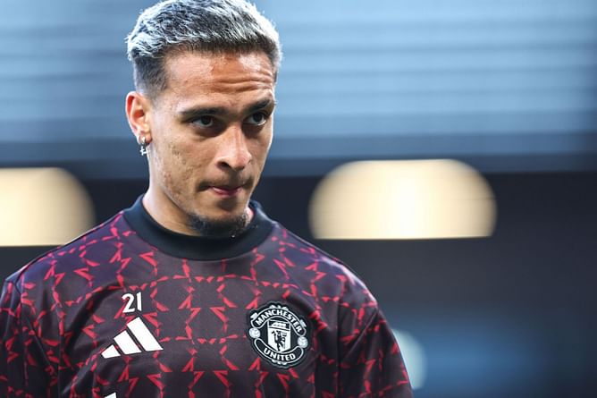 Antony makes decision on Manchester United future amid interest from Jose Mourinho's Fenerbahce - Reports