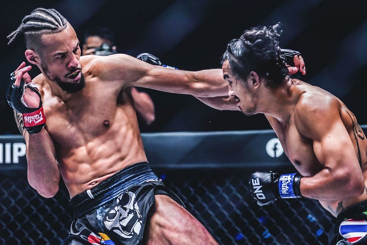 Regian Eersel fighting Sinsamut | Image credit: ONE Championship