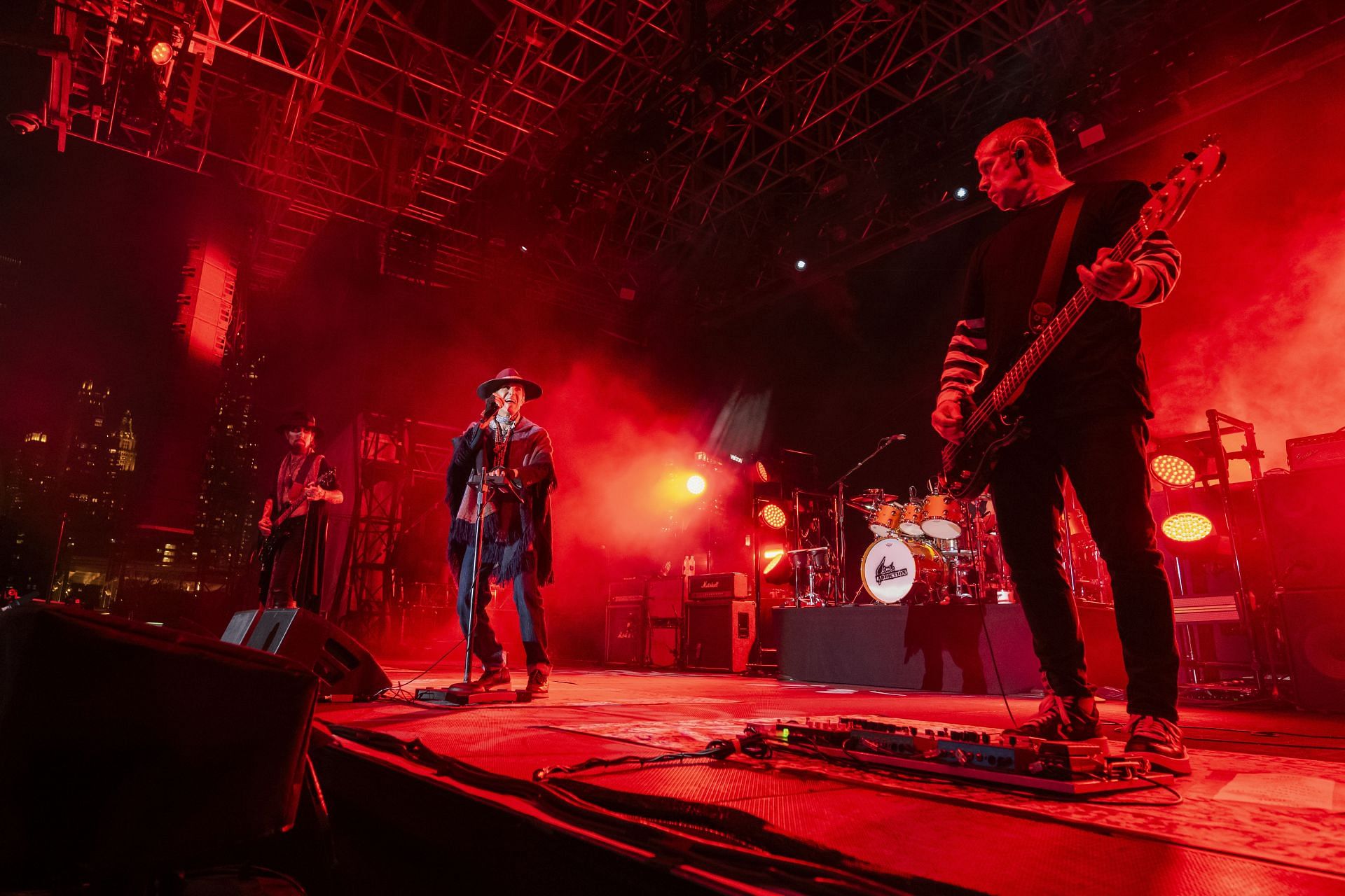 Jane&#039;s Addiction  (Image via Getty/@Astrida Valigorsky/)