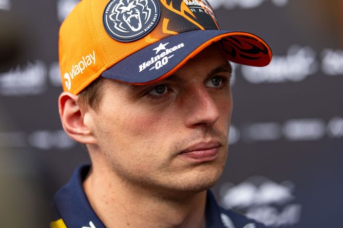 "Can the people in the background please be awake? I know this is a s**t position but it's important": Max Verstappen's tense radio during Italian GP
