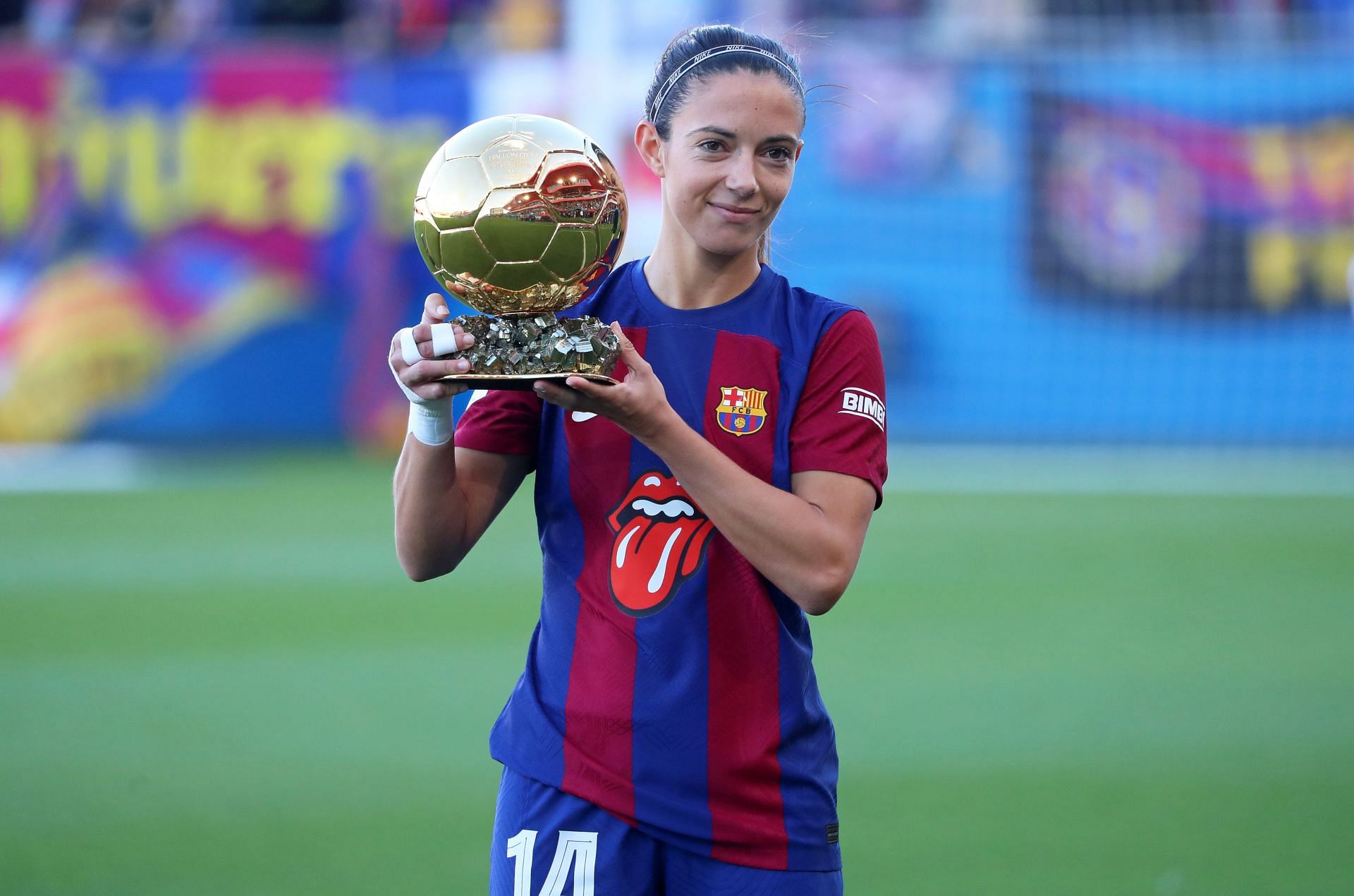 Aitana Bonmati with the Women&#039;s Ballon d&#039;Or (Image via Getty)