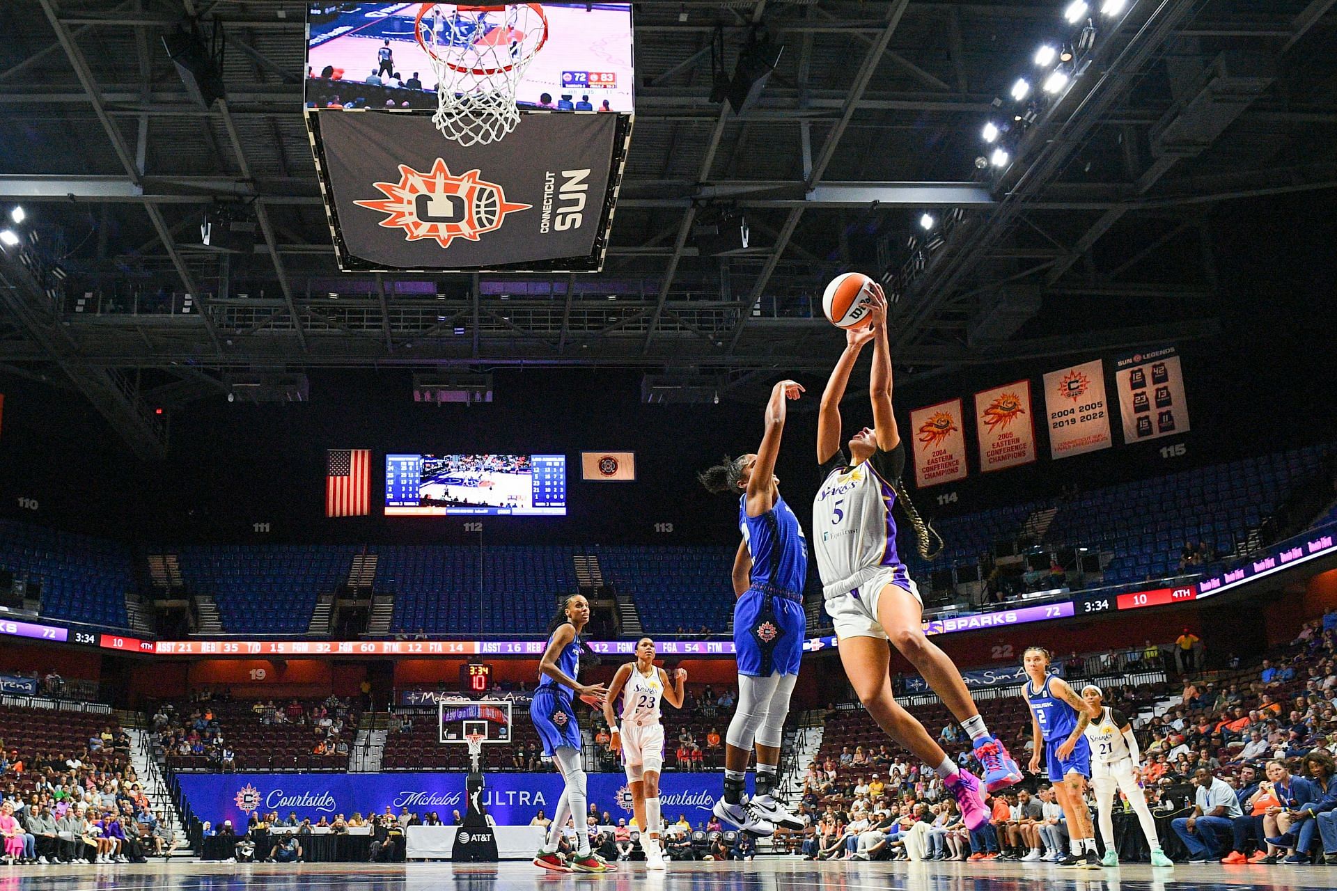 WNBA: SEP 05 Los Angeles Sparks at Connecticut Sun - Source: Getty