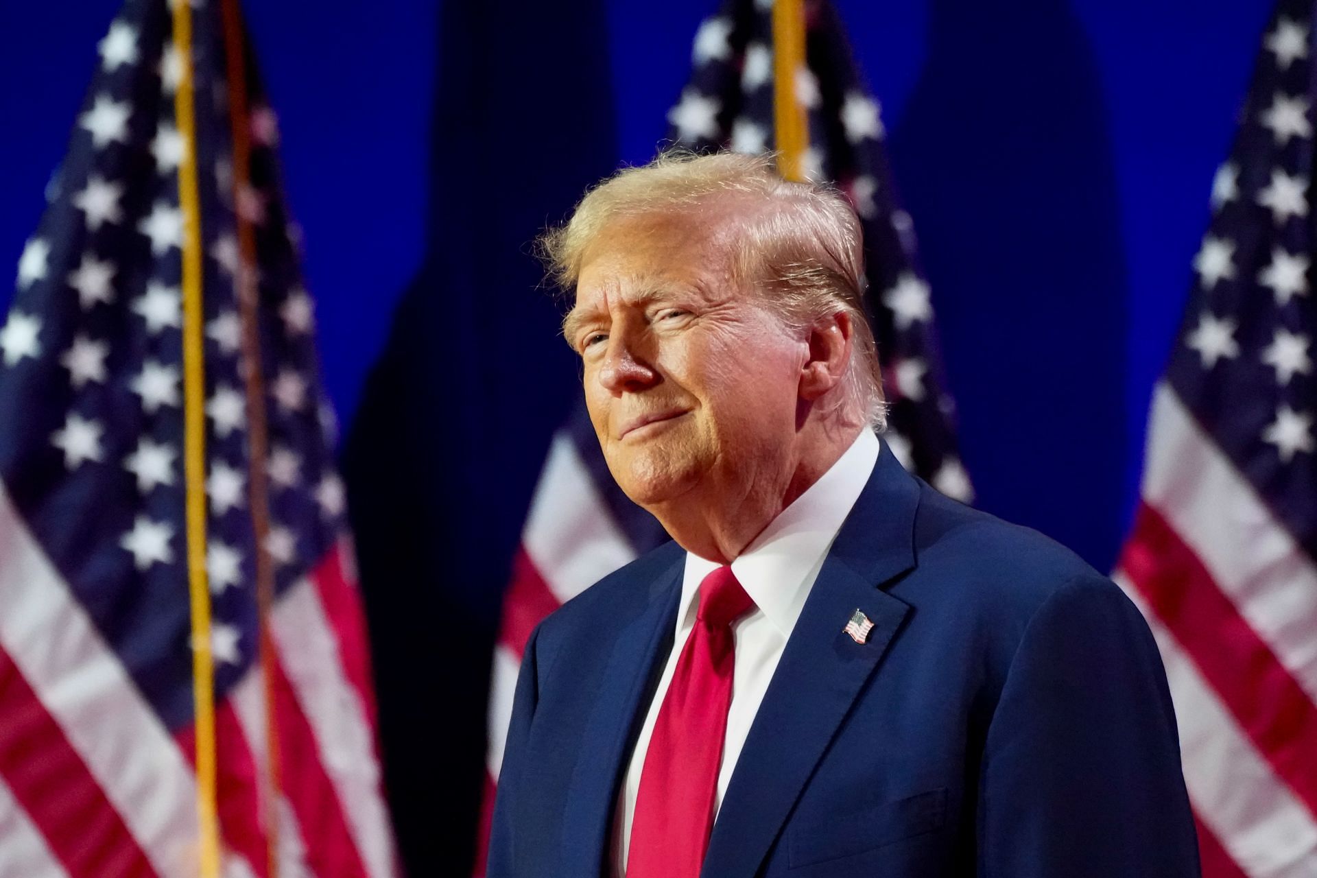 The man wearing the Trump t-shirt was kicked out of the plane (Image via Andrew Leyden/NurPhoto via Getty Images)