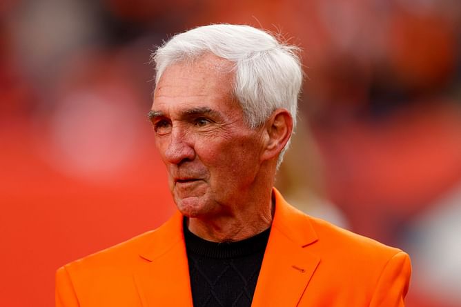 Mike Shanahan reveals he tried to make Mike McDaniel reconsider taking up coaching: "You're too smart for that"