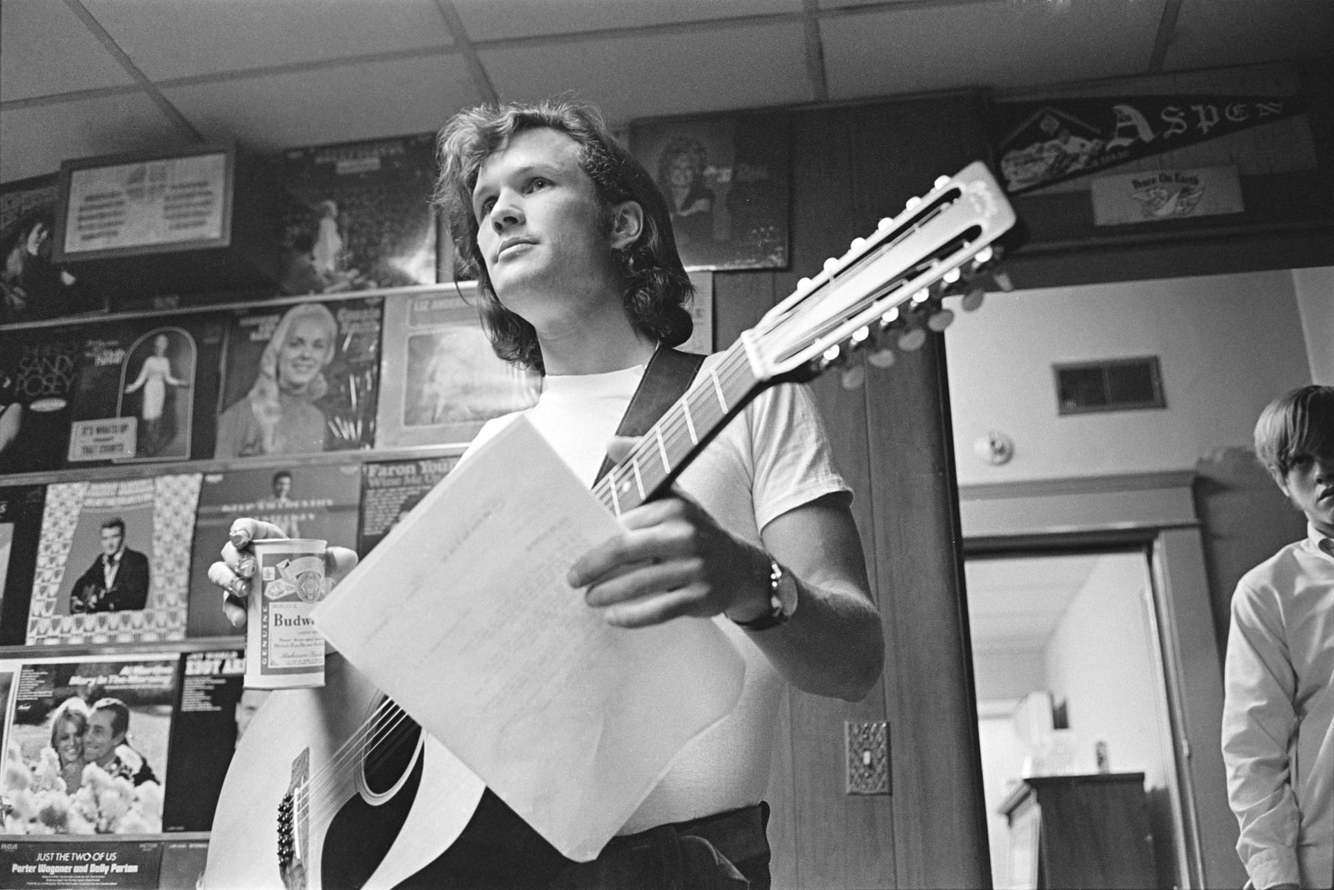 Kris Kristofferson with Twelve String Guitar - Source: Getty (Photo by Al Clayton/Getty Images).