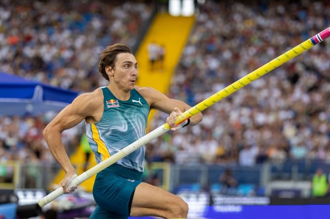 WATCH: 10-year-old Mondo Duplantis setting age group record resurfaces after he breaks the pole vault world record for the 10th time in Silesia DL