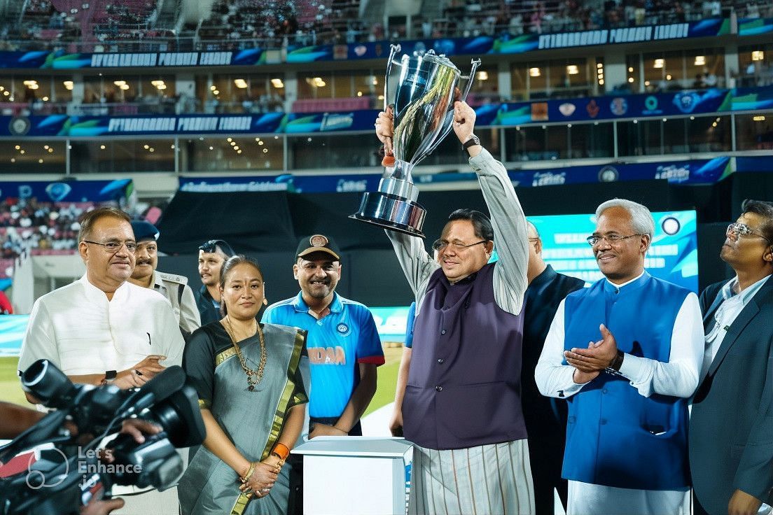 Chief Minister of Uttarakhand, Shri Pushkar Singh Dhami unveils the trophy, Image credits: Department of Sports, Government of Uttarakhand